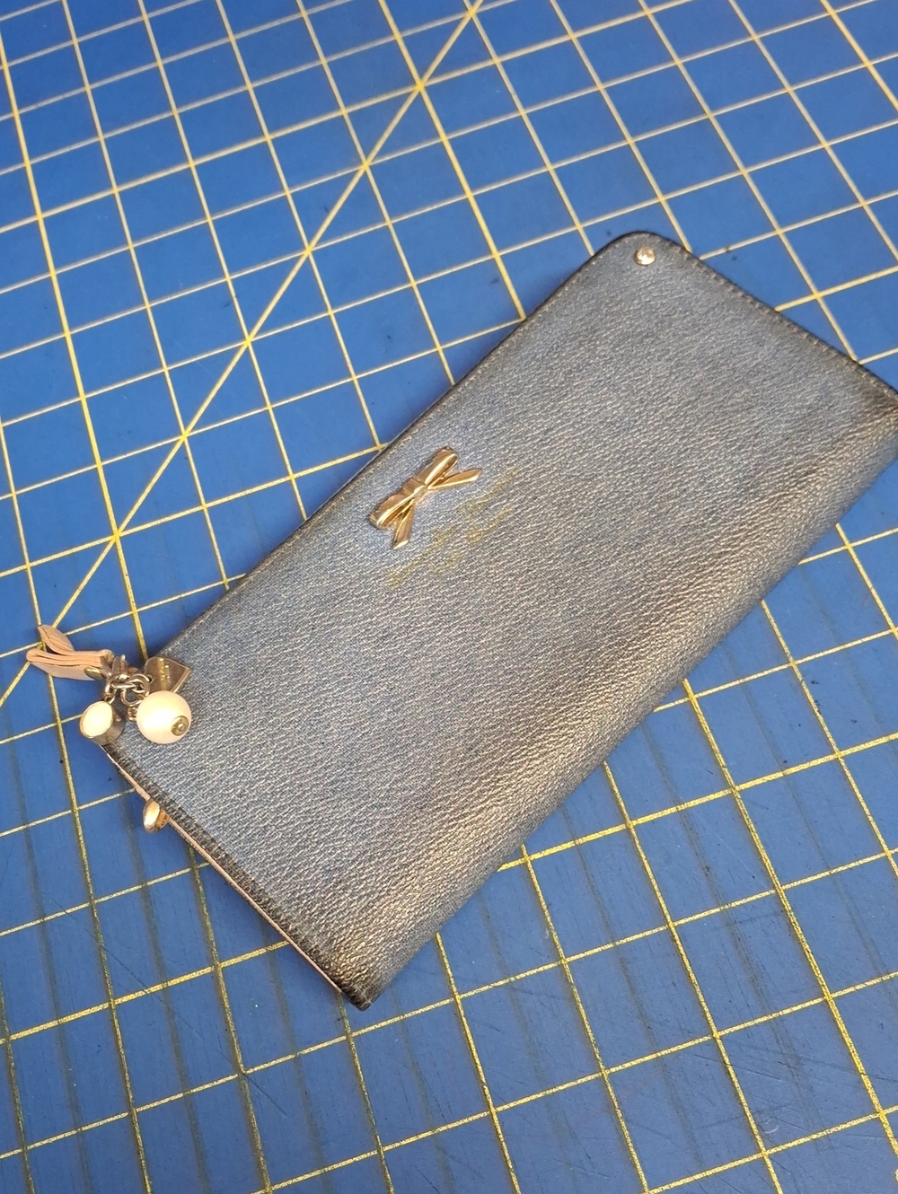 Samantha Thavasa Petit Choice blue leather zip-around continental bow 7.5x3.5x1